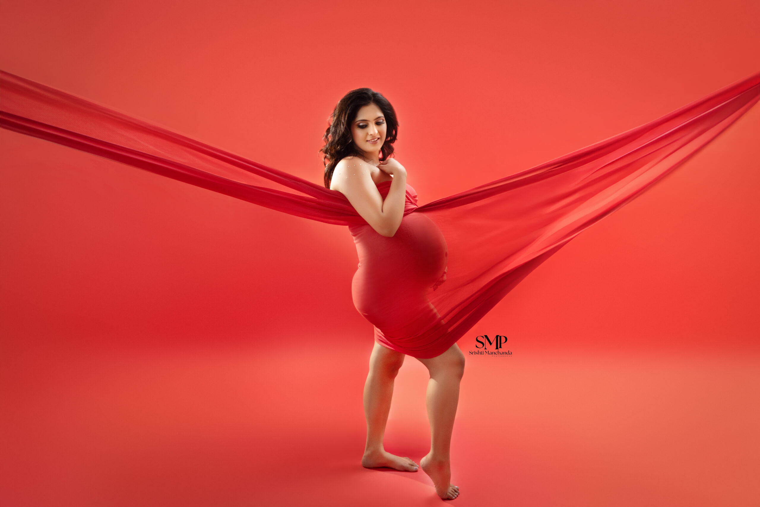 studio maternity photoshoot delhi indoor session