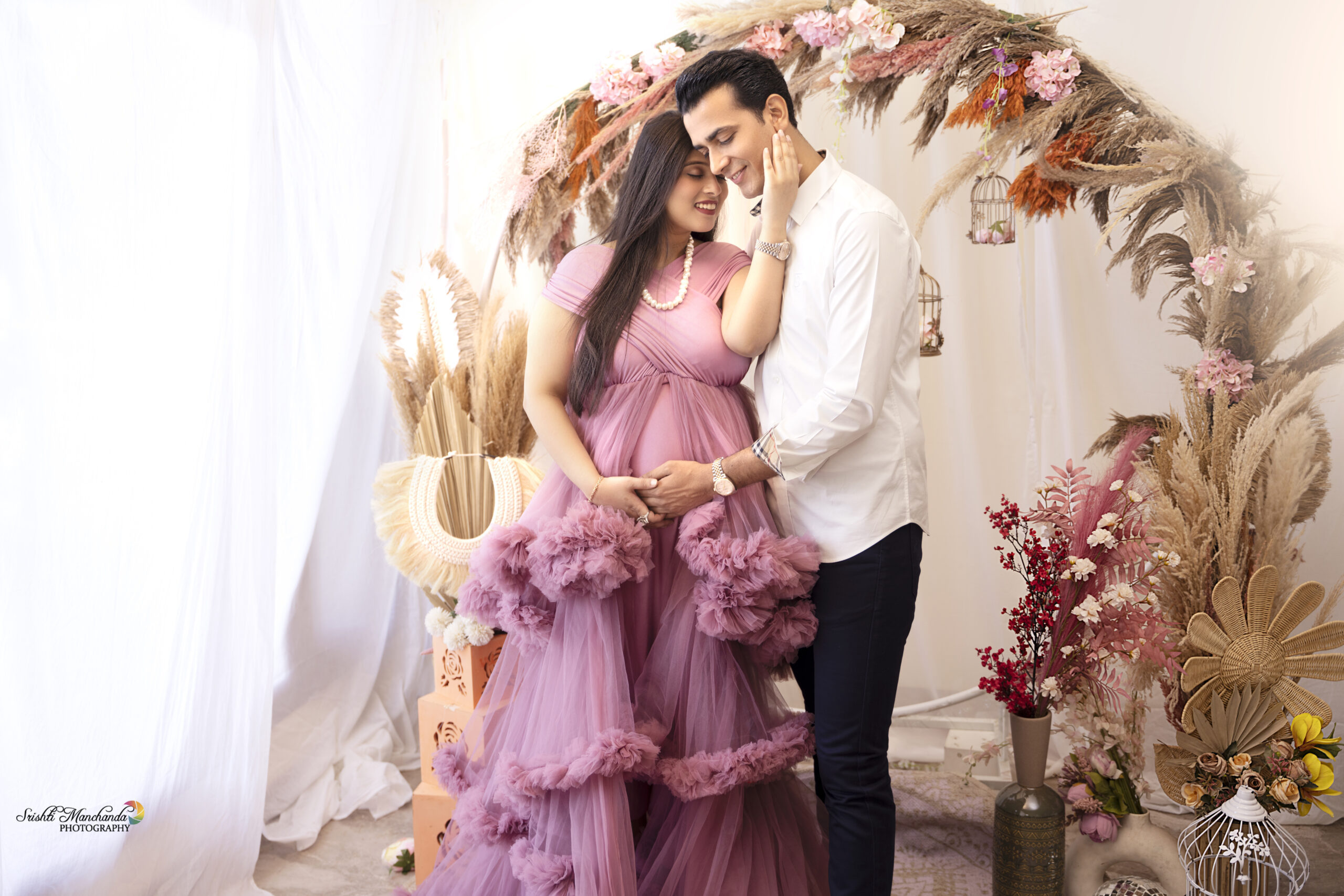 maternity photographer near me delhi shrishti manchanda